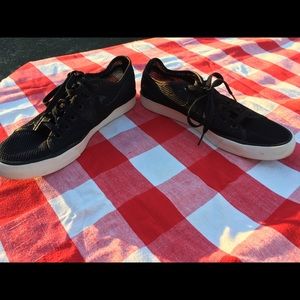 Nike women’s mesh sneaker